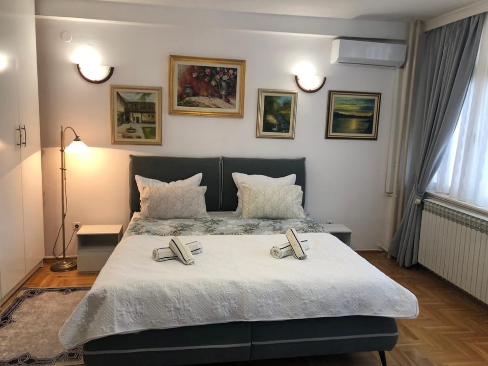 Bedroom, internet, air conditioner
