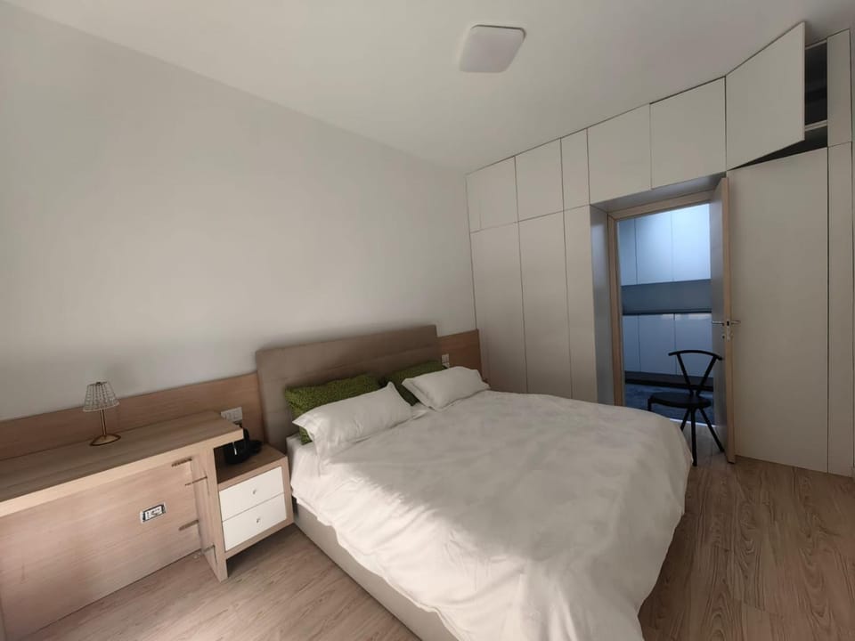 Bed, Photo of the whole room, Bedroom, wardrobe