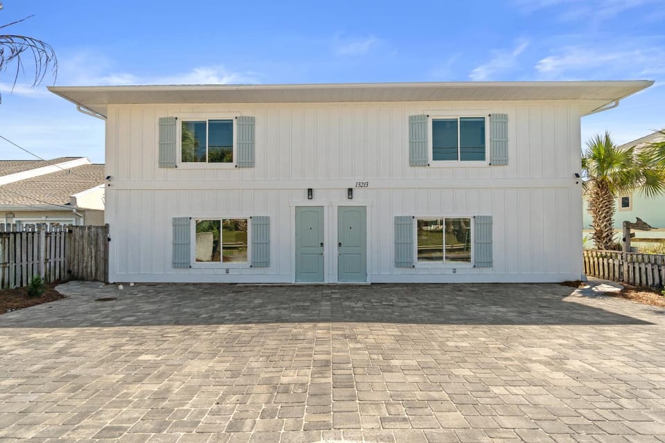 Property building, Facade/entrance, Parking