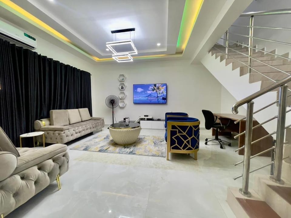 TV and multimedia, Living room, Seating area, air conditioner