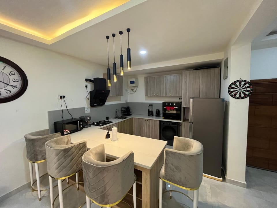 Kitchen or kitchenette, Dining area, minibar, pet friendly, stove