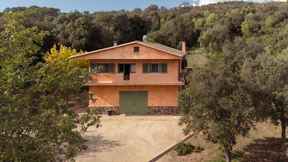 Property building, Natural landscape, Mountain view