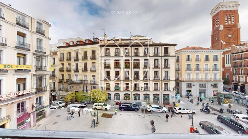 View (from property/room), City view, Landmark view, Street view