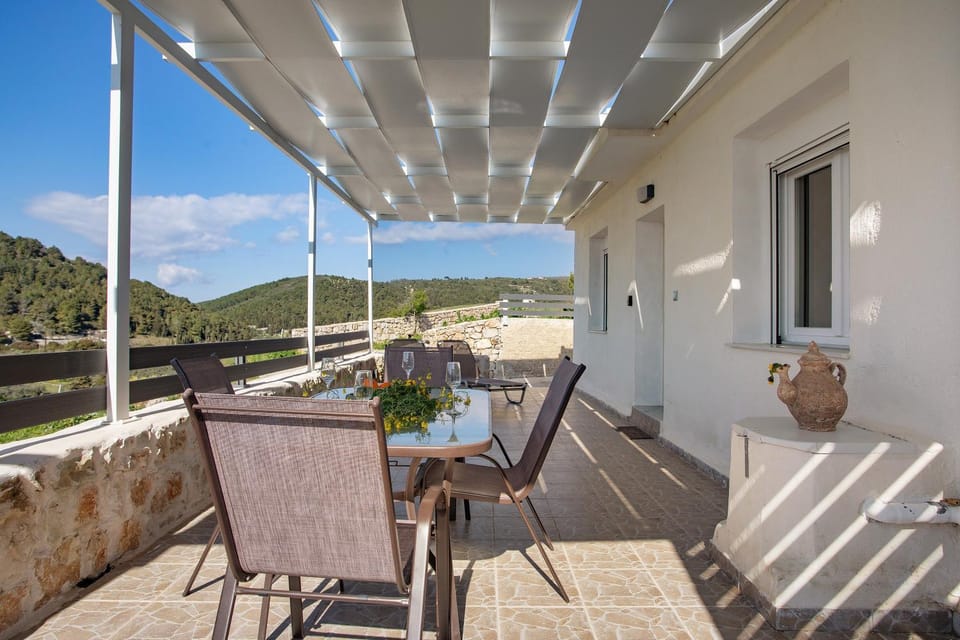 Property building, Balcony/Terrace, Living room