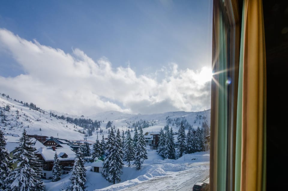Natural landscape, Winter, Photo of the whole room, Mountain view