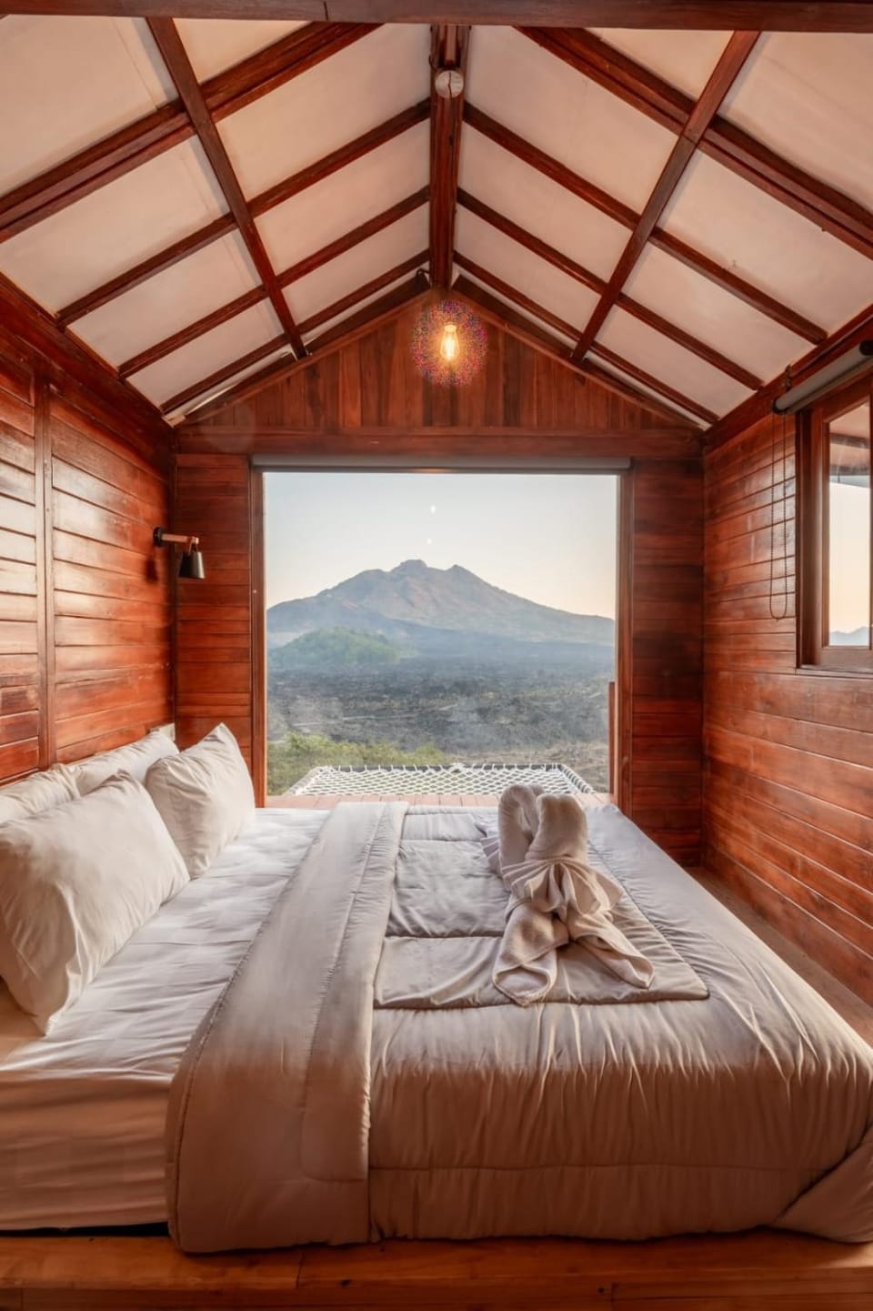 Bed, Natural landscape, Photo of the whole room, Bedroom, Mountain view, towels