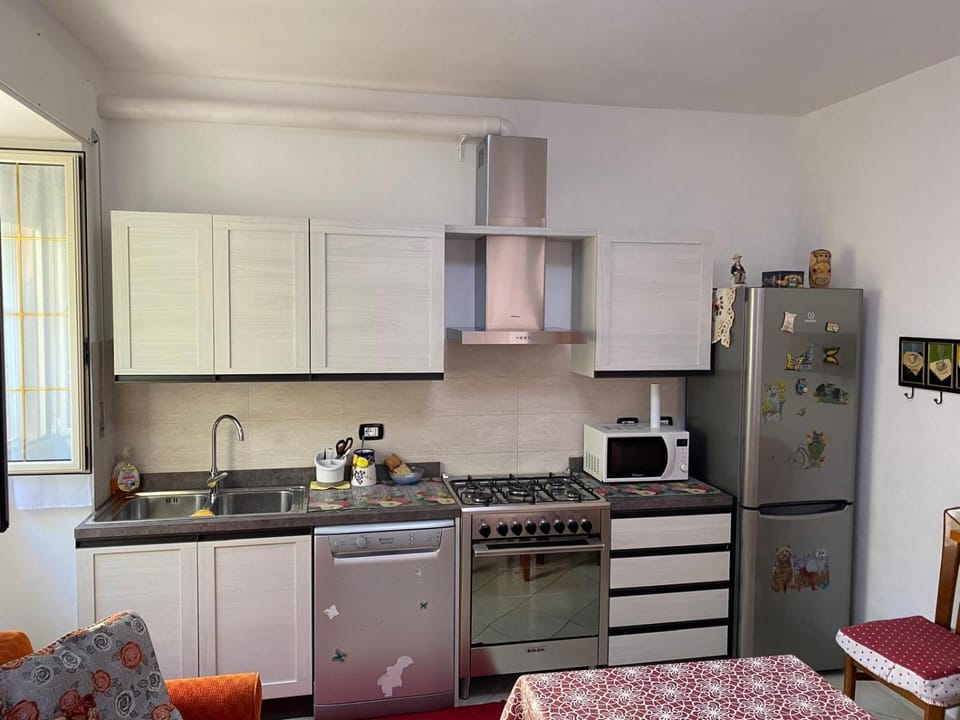 Kitchen or kitchenette, Dining area, dishwasher, oven, stove