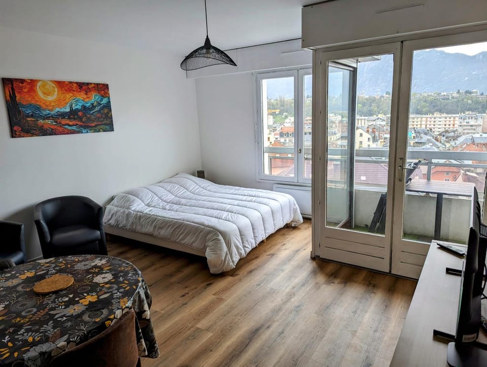 Studio avec vue lac au centre ville proche des Thermes Apartment in Aix-les-Bains