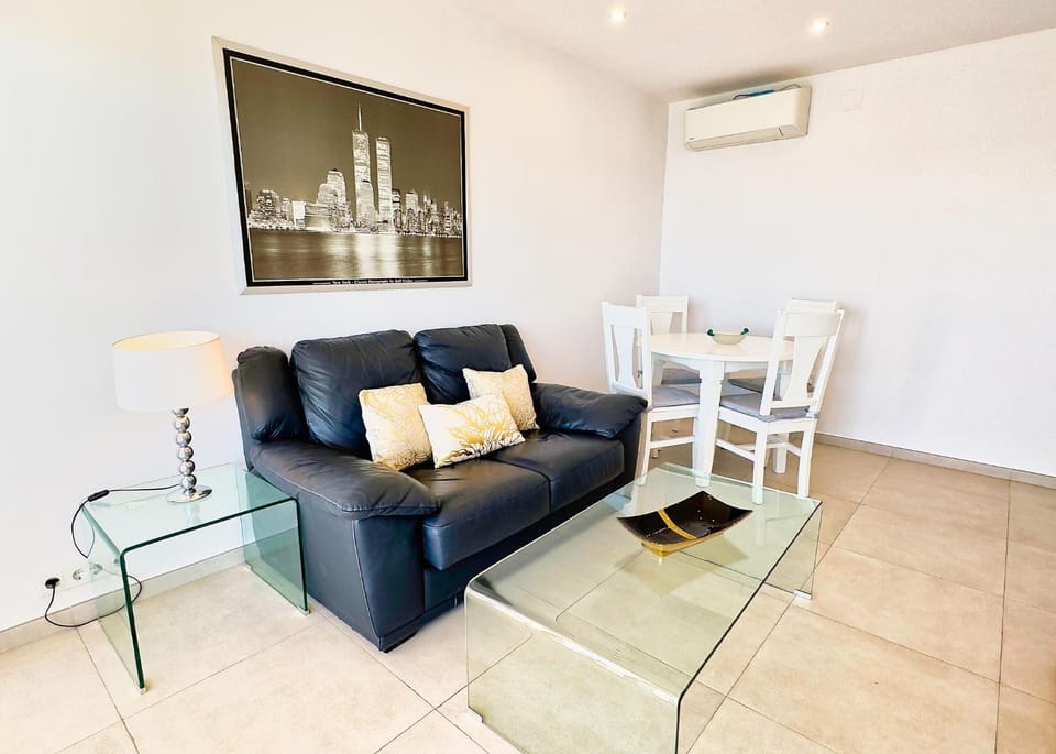 Living room, Dining area, air conditioner