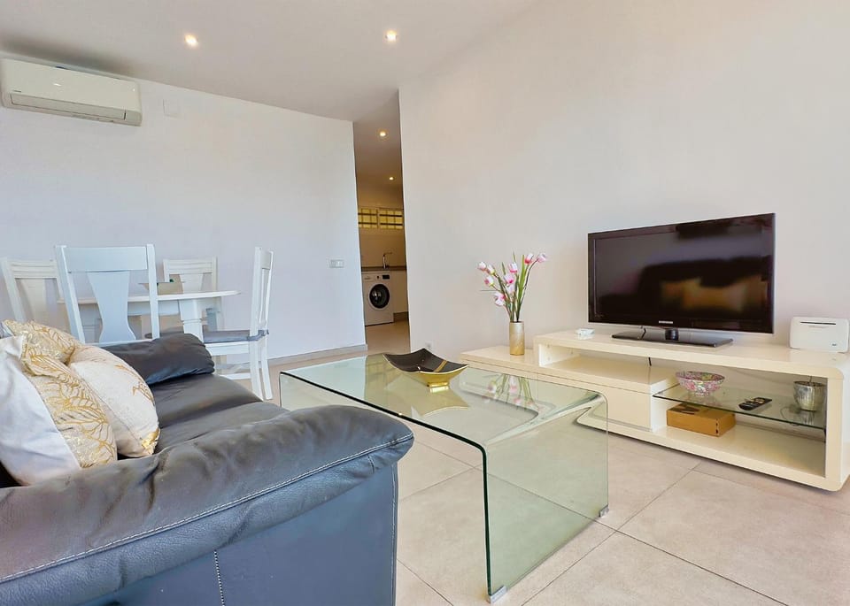 TV and multimedia, Living room, Seating area, air conditioner