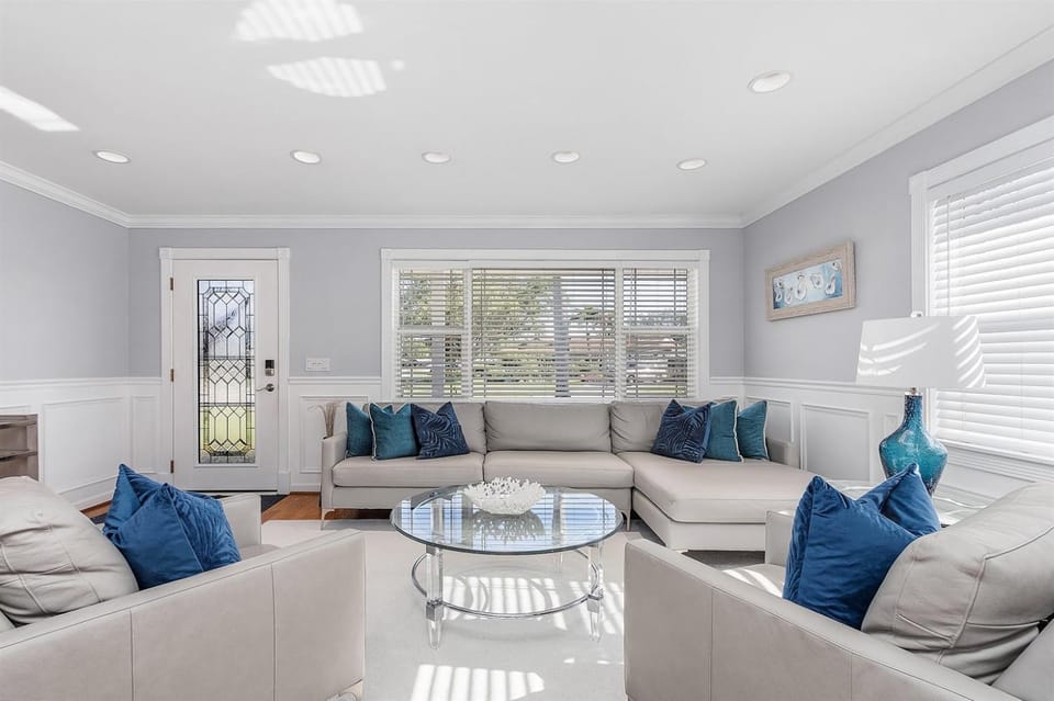 Naples Luxury 5BDRM HomeHtd PoolSuperCleanPets House in Naples