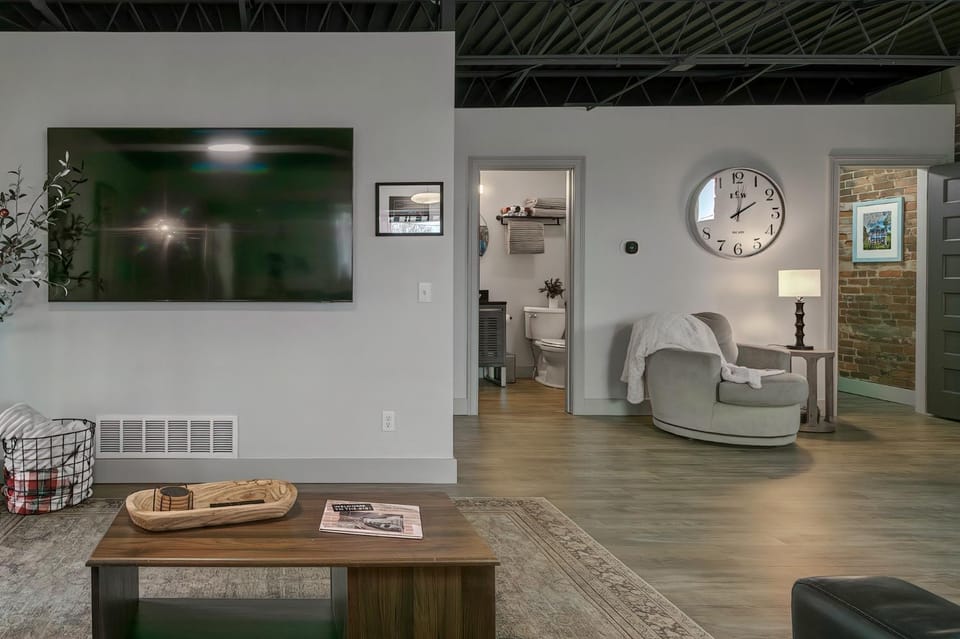 The 418. An 1866 Build with Modern Comforts Apartment in Fort Wayne