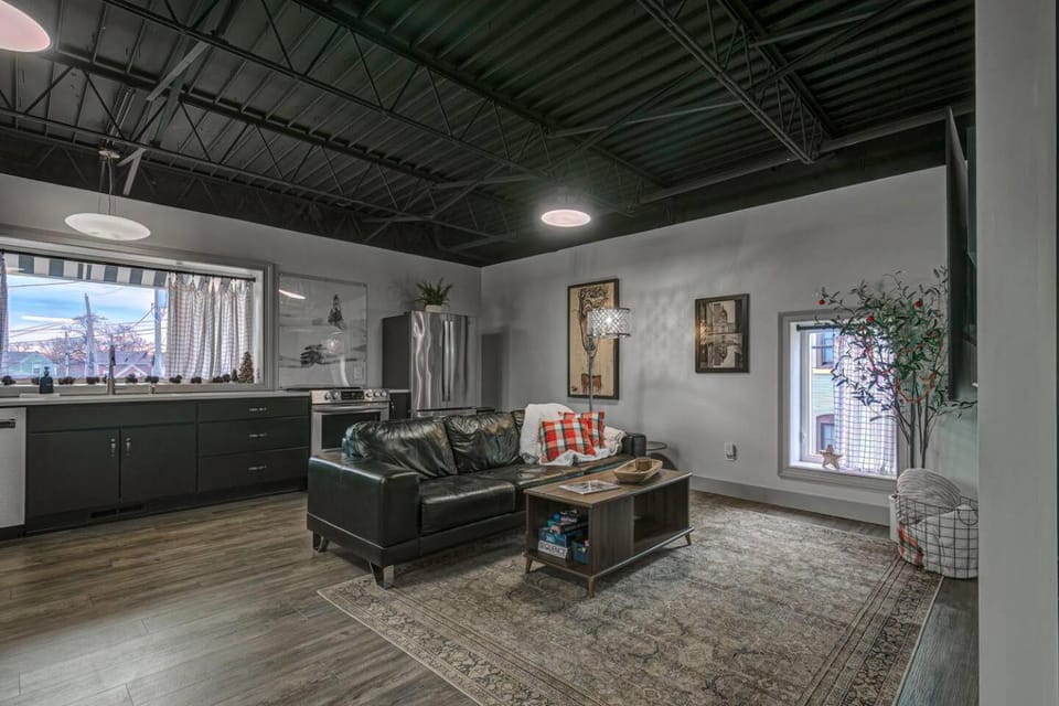 The 418. An 1866 Build with Modern Comforts Apartment in Fort Wayne