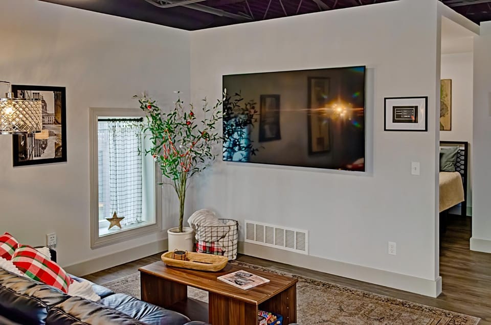 The 418. An 1866 Build with Modern Comforts Apartment in Fort Wayne