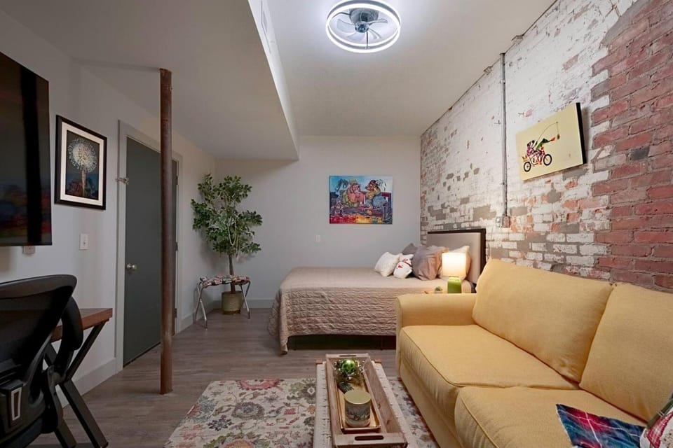 The 418. An 1866 Build with Modern Comforts Apartment in Fort Wayne