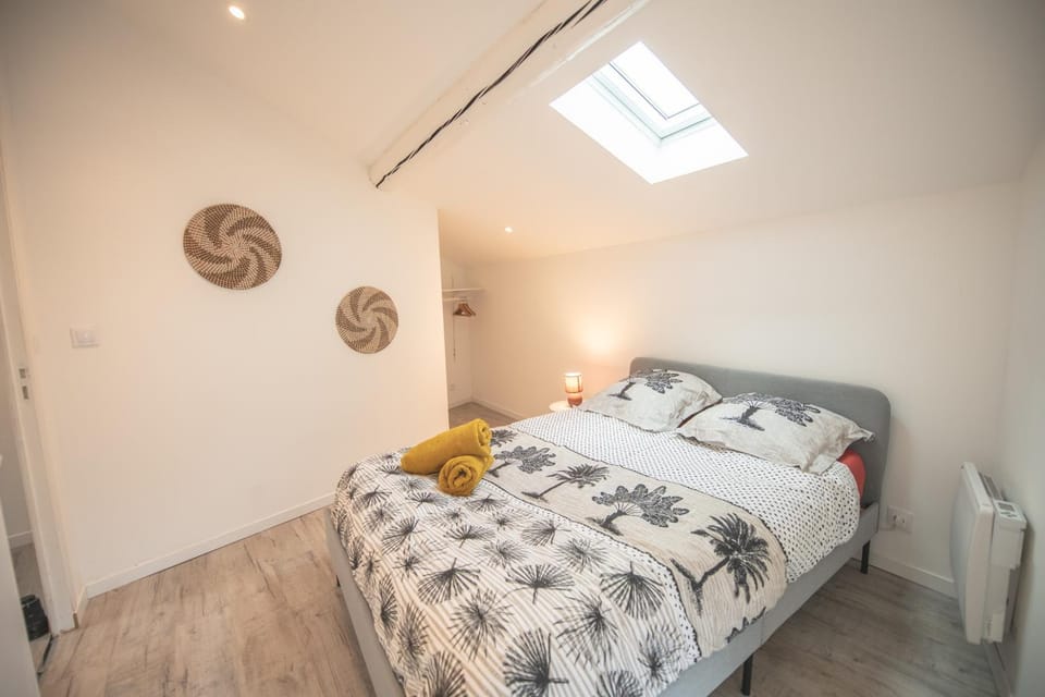 Bed, Bedroom