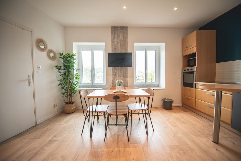 TV and multimedia, Kitchen or kitchenette, Dining area, minibar