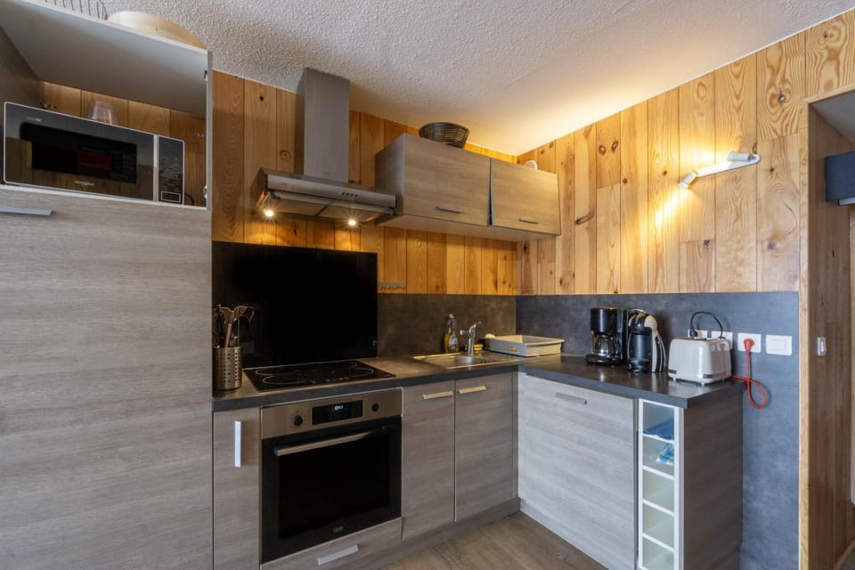 Kitchen or kitchenette, Living room