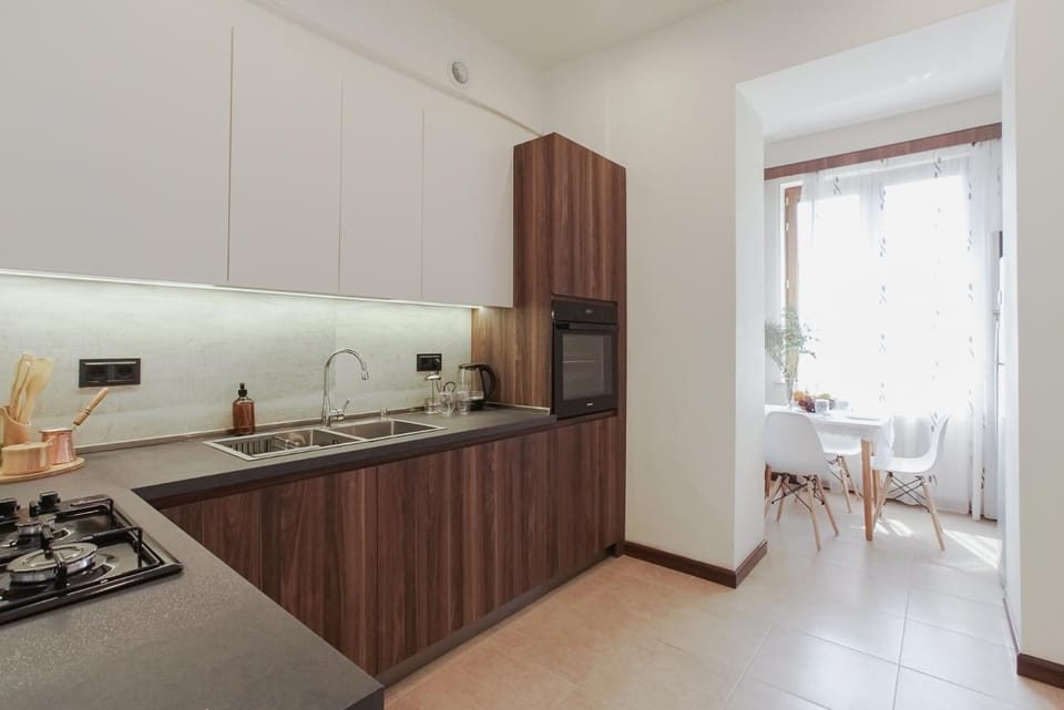 Kitchen or kitchenette, Dining area