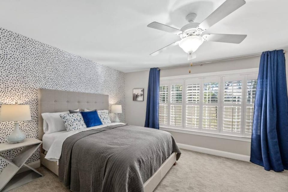Bed, Photo of the whole room, Bedroom, fireplace