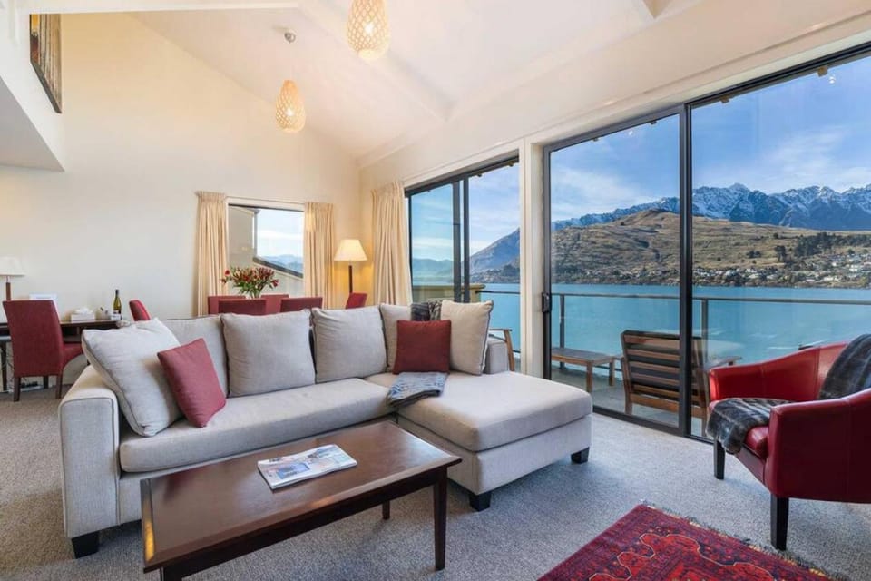 View (from property/room), Balcony/Terrace, Living room, Seating area, Lake view, Mountain view