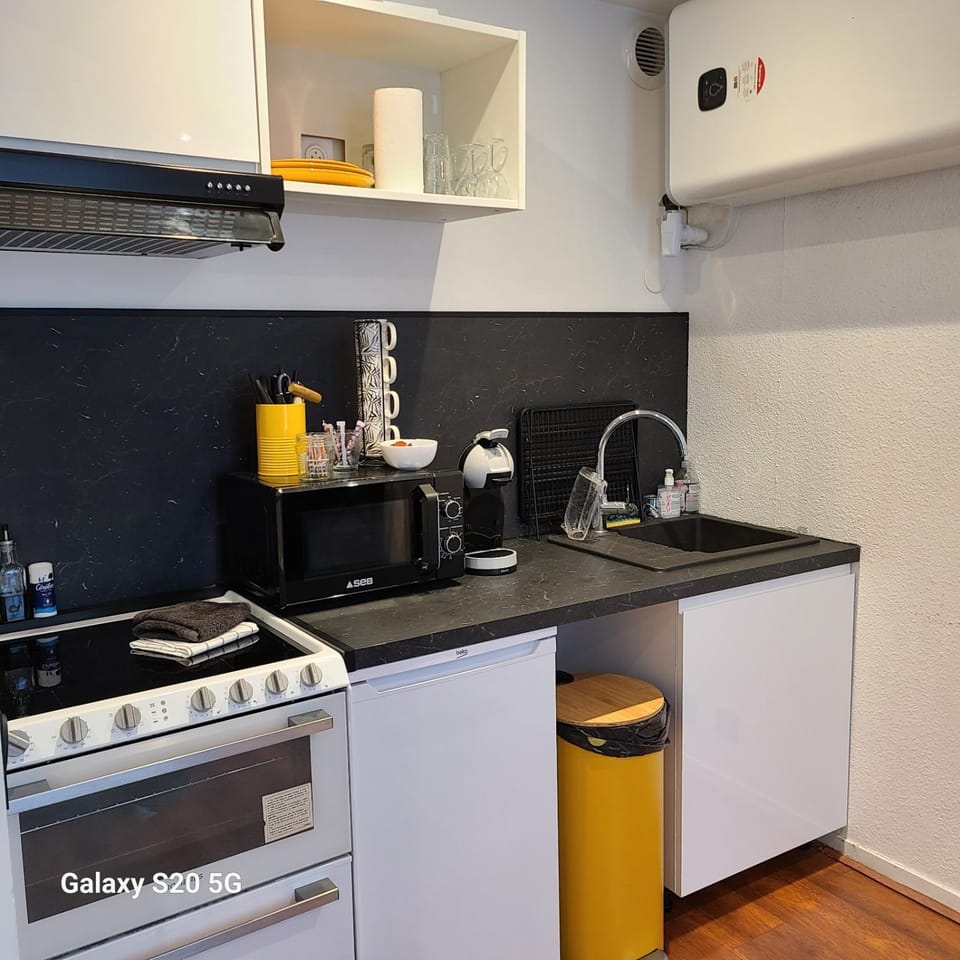 Coffee/tea facilities, Kitchen or kitchenette