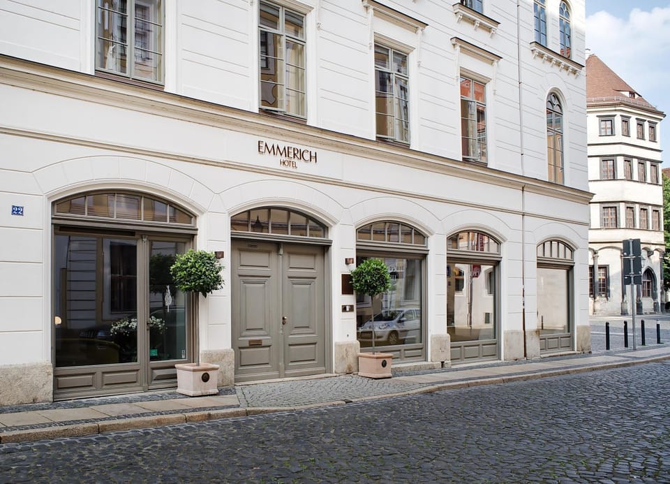 Property building, Facade/entrance