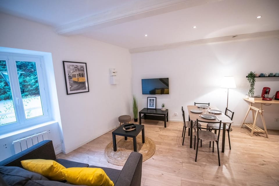 Living room, Dining area