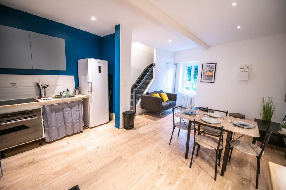 Kitchen or kitchenette, Living room, Dining area, pet friendly, stove
