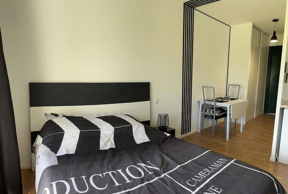 Bed, Photo of the whole room