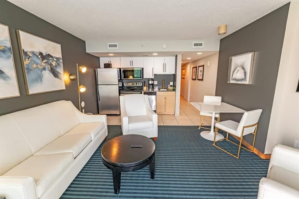 Brand New Oceanfront Honeymoon Suite, Pools, Views House in Myrtle Beach
