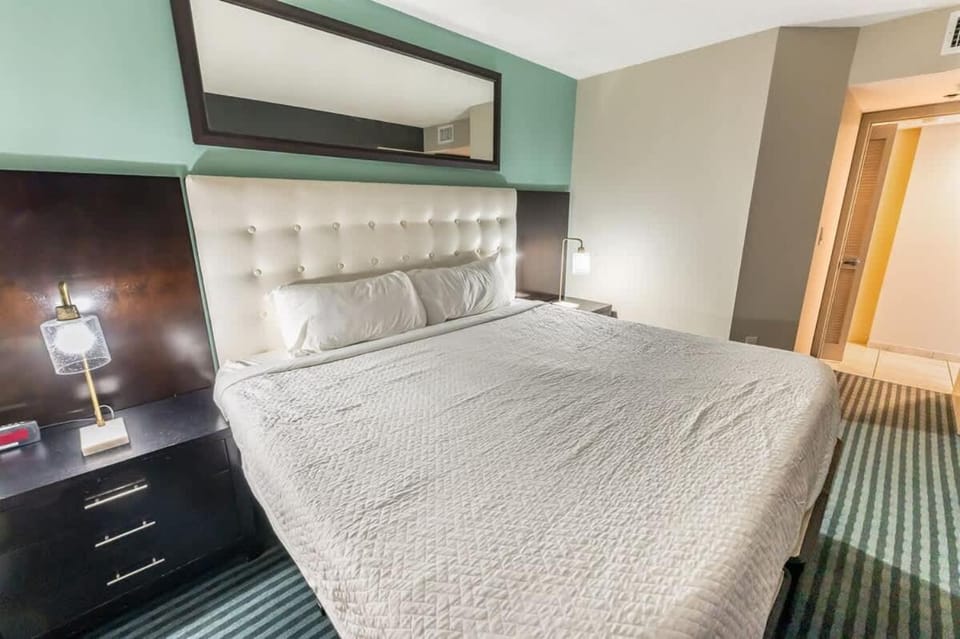Brand New Oceanfront Honeymoon Suite, Pools, Views House in Myrtle Beach