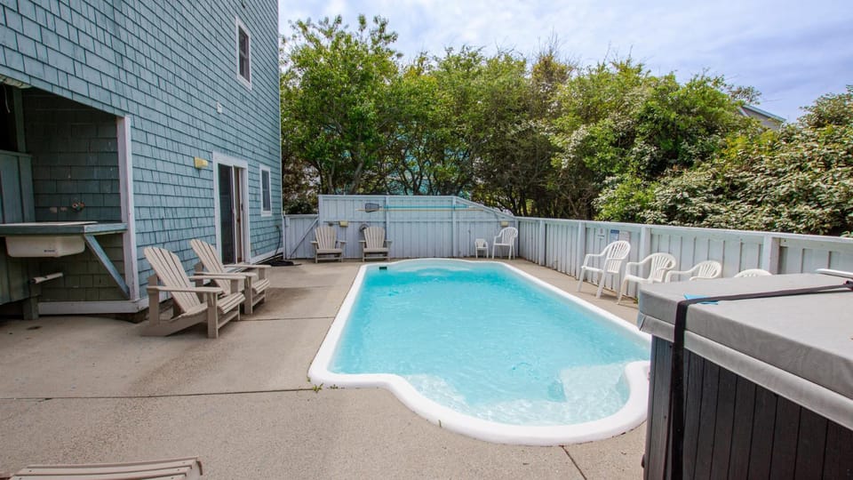 Semi-Oceanfront, Ocean Views, Private Pool, Hot Tub, CI1, Ocean View House in Duck