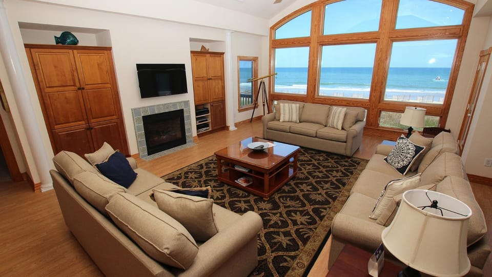 OCEANFRONT, Ocean Views, Pool, ELEV, H Tub, Dogs Welcome, CD1, A Great Place House in Duck