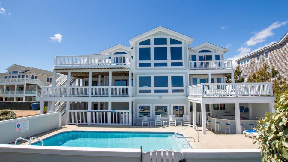 OCEANFRONT, Ocean Views, Pool, ELEV, H Tub, Dogs Welcome, CD1, A Great Place House in Duck