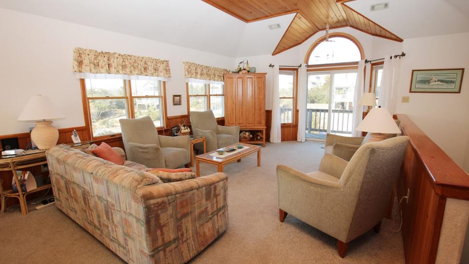 Oceanside, Dogs Welcome, Easy walk to the Beach, CD12, Marsh Rose Cottage House in Duck