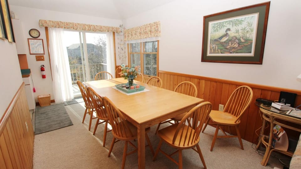 Oceanside, Dogs Welcome, Easy walk to the Beach, CD12, Marsh Rose Cottage House in Duck