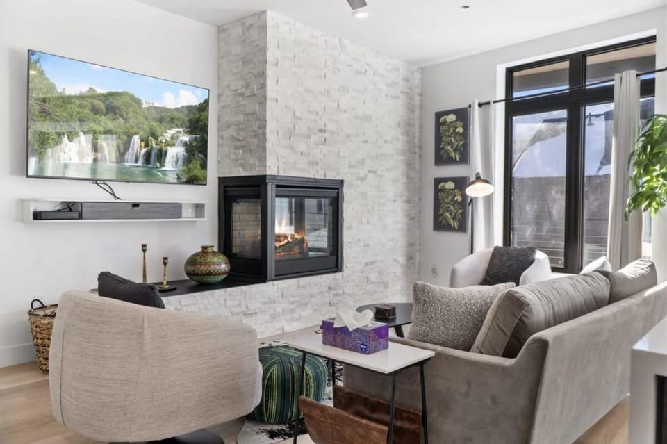 2BDR New Build Minutes to Dillon Reservoir House in Silverthorne