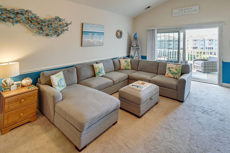 Pool Access & Balcony: Modern Myrtle Beach Condo House in Myrtle Beach