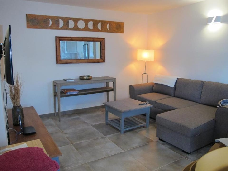 Bungalow GOA Pool view, Playa Roca residence sea front access - Free AC - Wifi Apartment in Costa Teguise