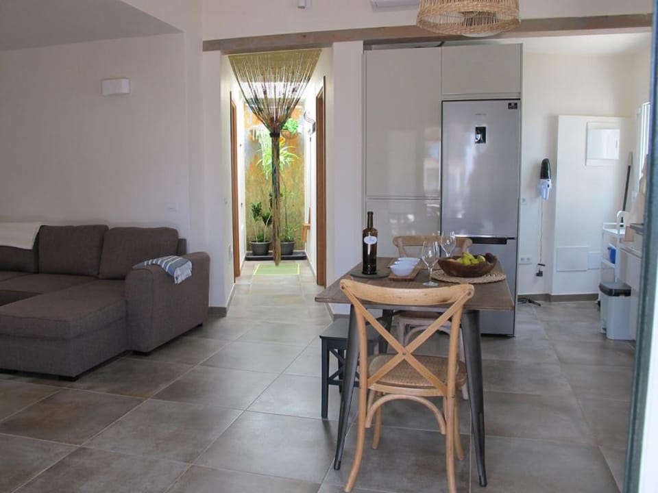 Bungalow GOA Pool view, Playa Roca residence sea front access - Free AC - Wifi Apartment in Costa Teguise
