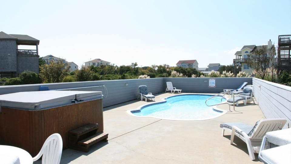 Semi-Oceanfront, Private Pool, Hot Tub, Close to Beach Access, GF2, Touch of Grey House in Duck