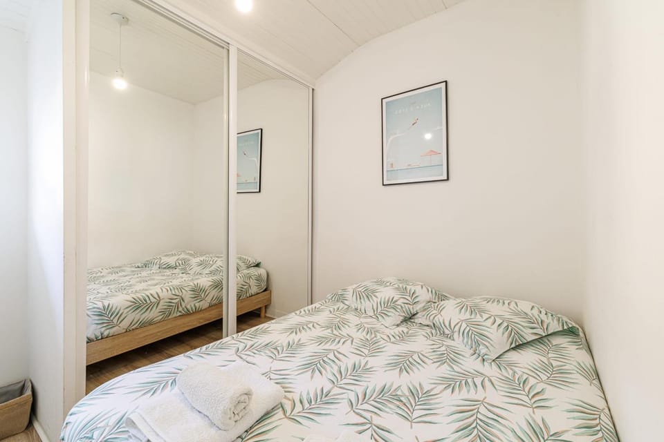 Charming 2 Bedroom Sea View 100m from Monaco Apartment in Monaco