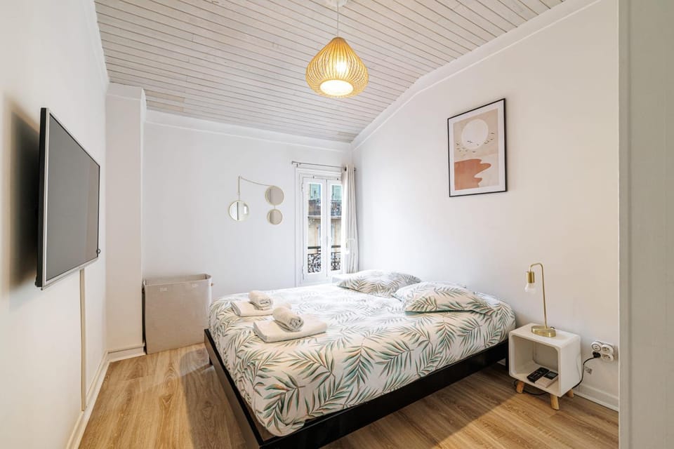 Charming 2 Bedroom Sea View 100m from Monaco Apartment in Monaco