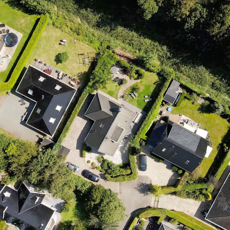 The Poplar Place - Spacious Comfort, Hot Tub in Private Garden House in Zeewolde