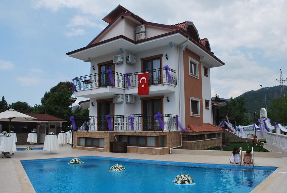 Property building, Day, Swimming pool, Swimming pool