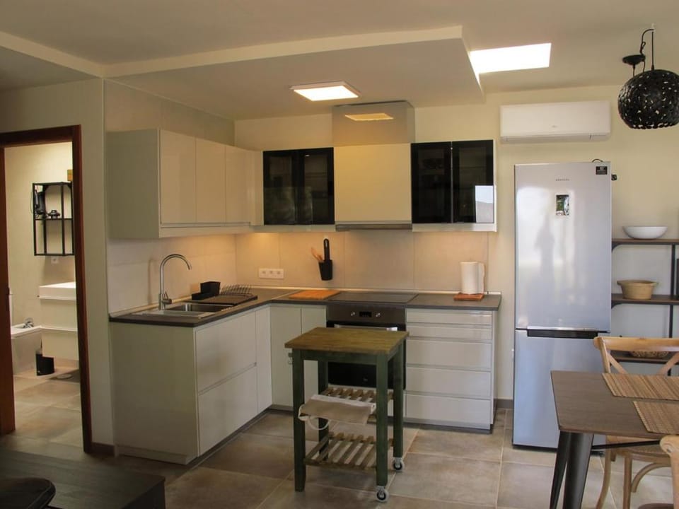 Bungalow LIDO-Playa Roca residence with sea front access - Free AC - Wifi Apartment in Costa Teguise