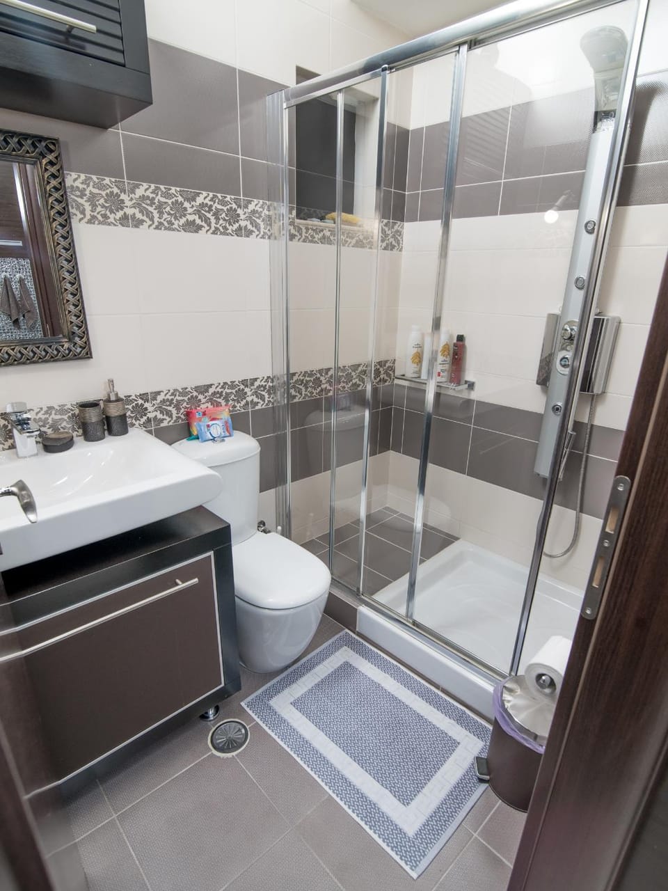 Shower, Bathroom, Kitchen or kitchenette