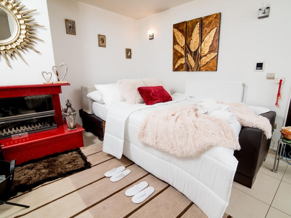 Photo of the whole room, Bedroom, flat iron