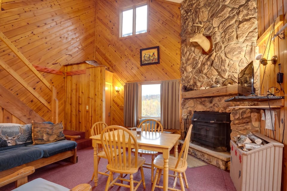 Outdoor Lover's Paradise: Slopeside Cabin! Cabin in Wisconsin